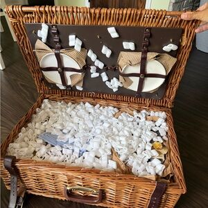 Elegant Wicker Picnic Basket with Brown Accents